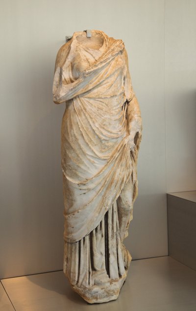 Estatua de mujer (mármol) de Roman